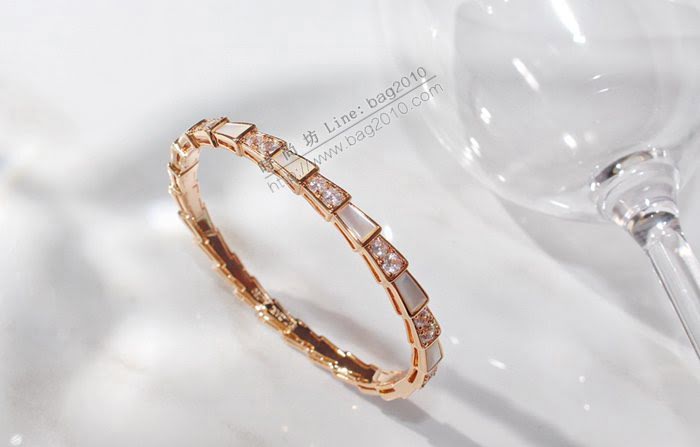 Bvlgari飾品 寶格麗SERPENTI VIPER系列 最新孔白貝母蛇骨手鐲 玫瑰金  zgbq3081